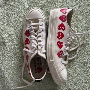 Comme des Garçons Play Converse trainers in white and red